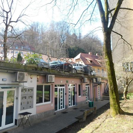 Modern Center Studio Under The Castle V Liubliana Exterior foto